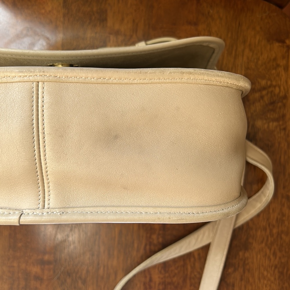 VINTAGE Coach City Bag in Bone Leather - Picture 8 of 16